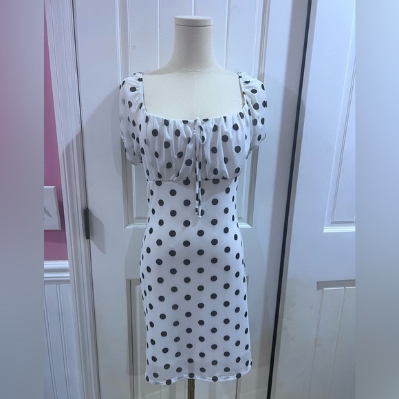 Caution to the Wind White with Black Polka Dots Short Sleeve Dress Size Medium - Picture 1 of 2